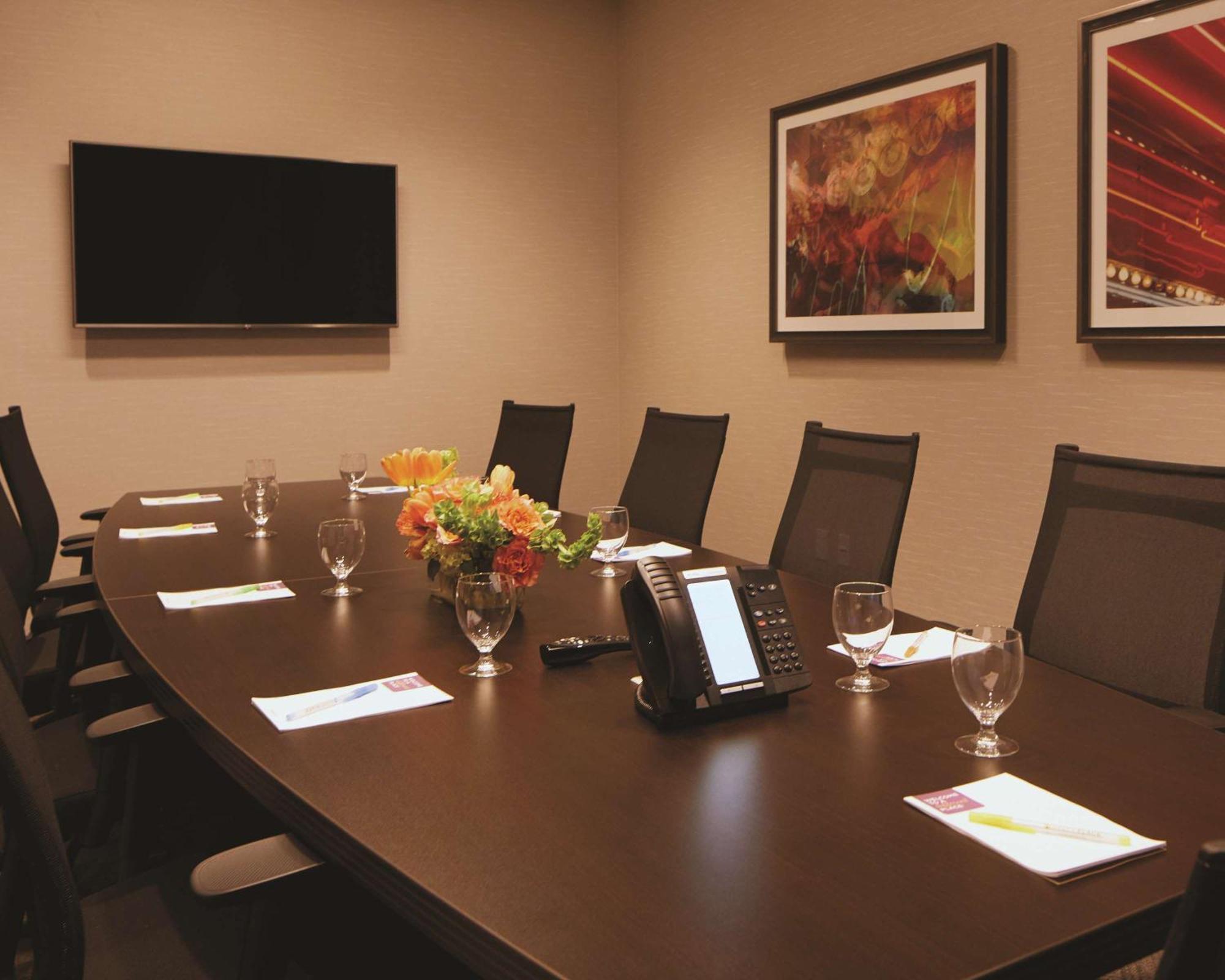 Hyatt Place Las Vegas At Silverton Village Екстер'єр фото