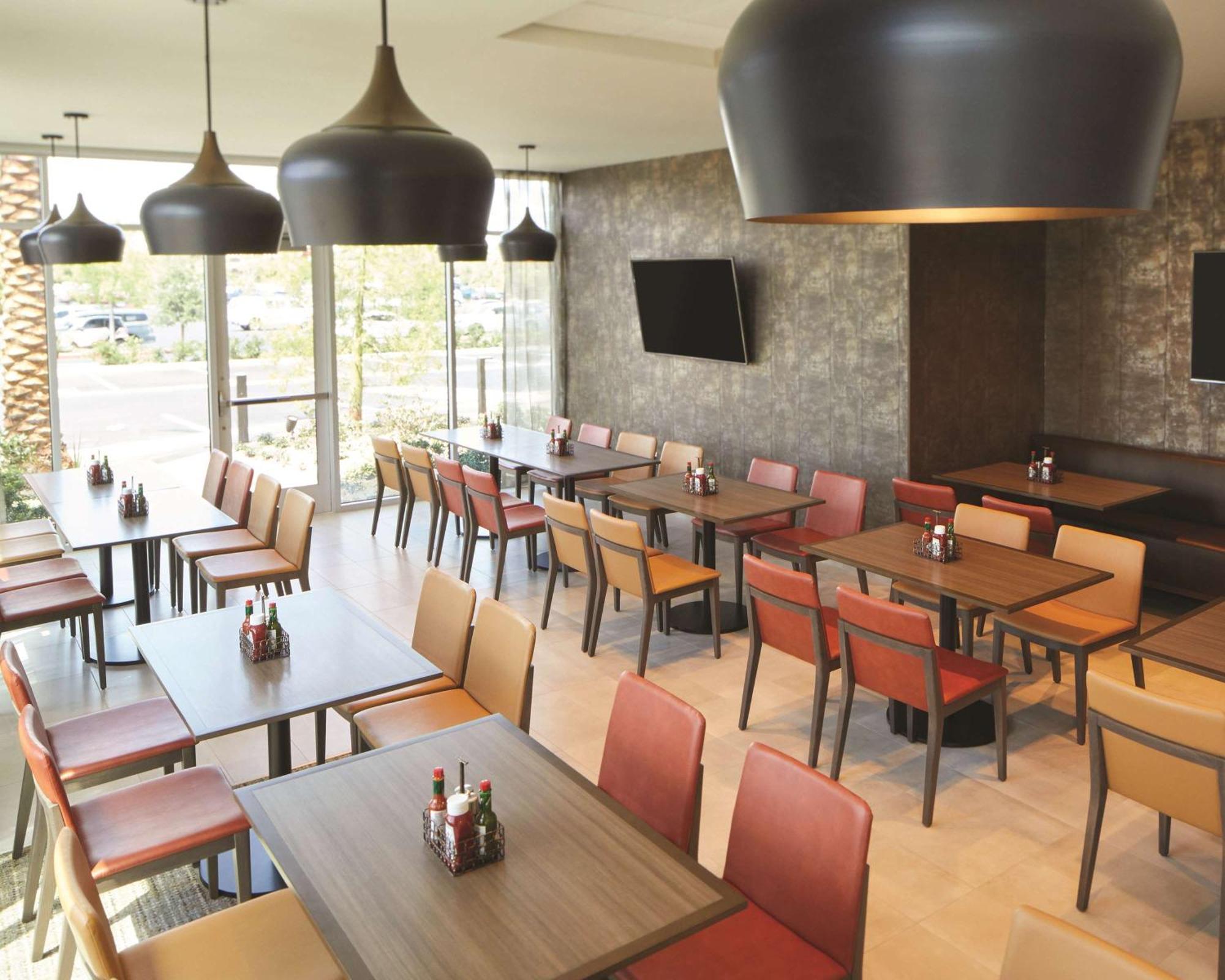 Hyatt Place Las Vegas At Silverton Village Екстер'єр фото