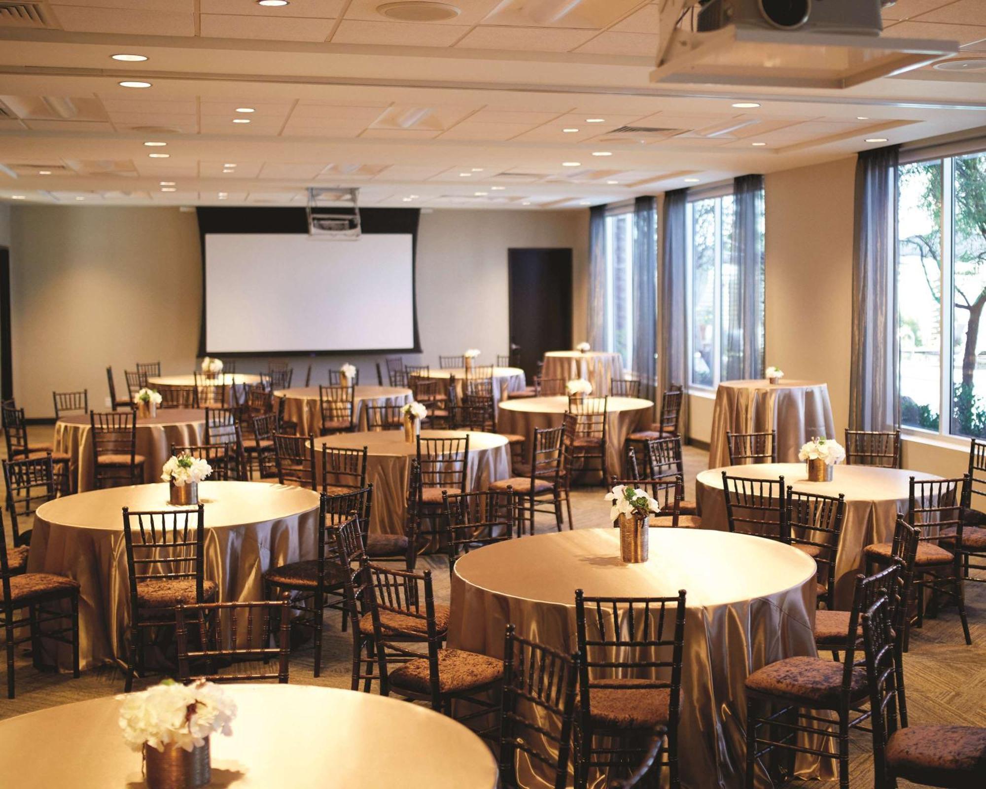 Hyatt Place Las Vegas At Silverton Village Екстер'єр фото